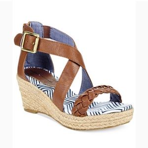 🎉Host Pick🎉Tommy Hilfiger Brown Wedge Sandals
